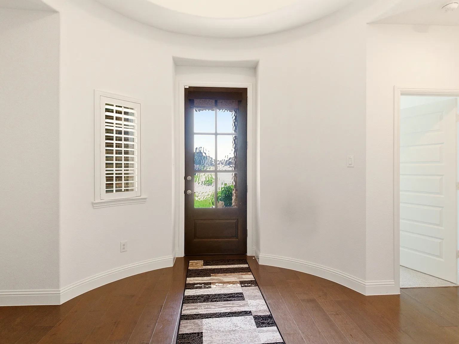 4 bed, 2701 sqft, $3,250 — Photo 3