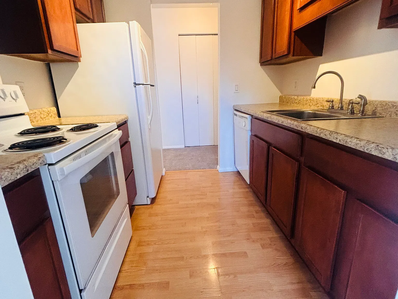 1 bed, 925 sqft, $1,750 — Photo 2