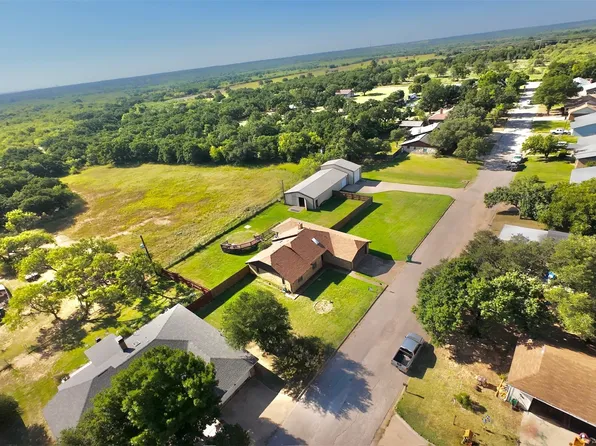 804 Foxhollow Rd, Eastland, TX 76448
