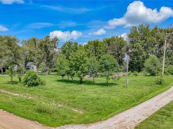 204 E 3rd St, Urich, MO 64788