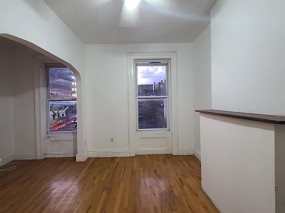 2nd image of 60 Clifton Pl APT 1