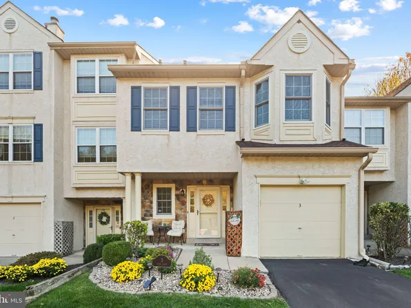 3 Plum Ct, Lafayette Hill, PA 19444