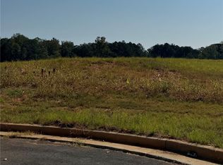14 Long Leaf Ln, Opelika, AL 36804