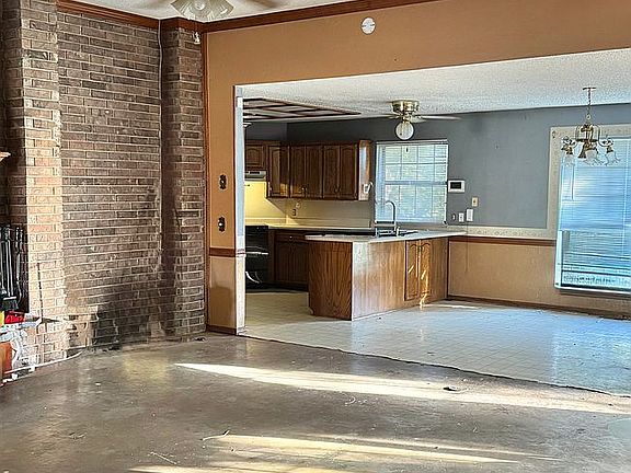 Living and dining area 