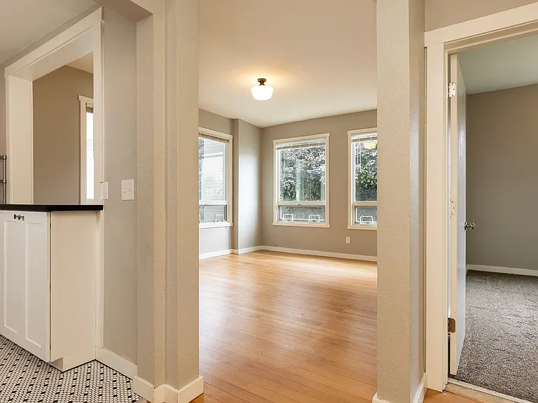 Clairemont Apartments — Photo 32