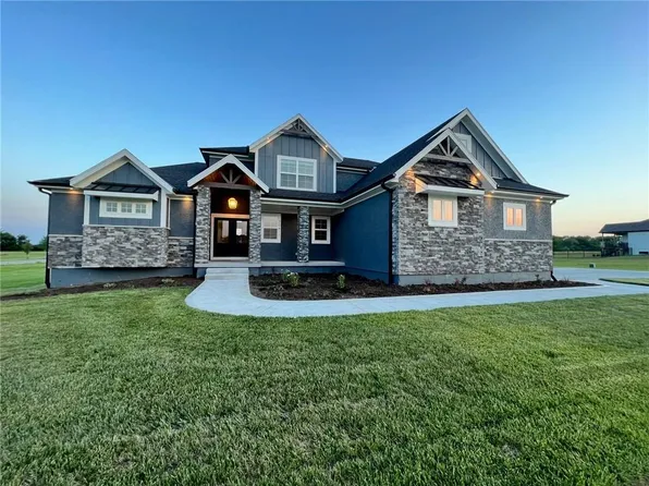 30411 Woodland Dr, Pleasant Hill, MO 64080