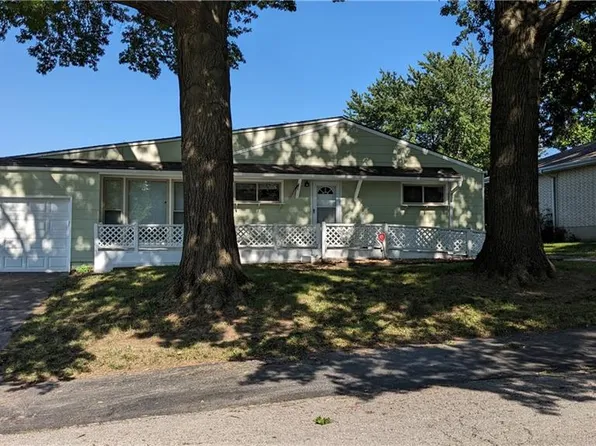 2209 S Queen Ridge Dr, Independence, MO 64050