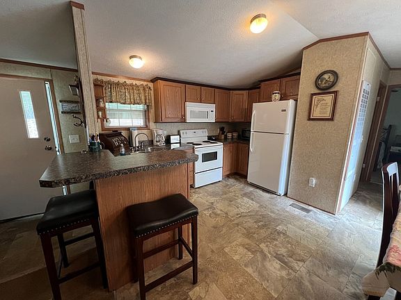 3rd image of 674 Grant St Lot 97