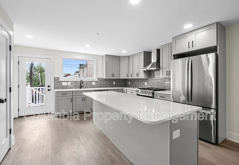 3552 Warder St NW — Photo 5