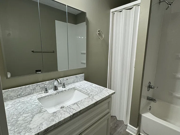 934 E Washington St — Photo 11