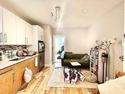 4th image of 407 Chauncey St APT 2A