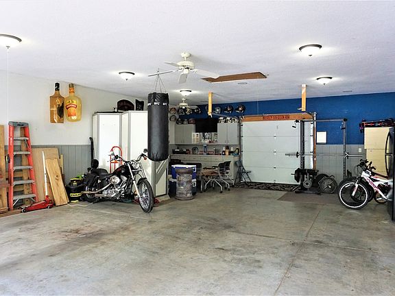 4th image of 300 W Jackson St