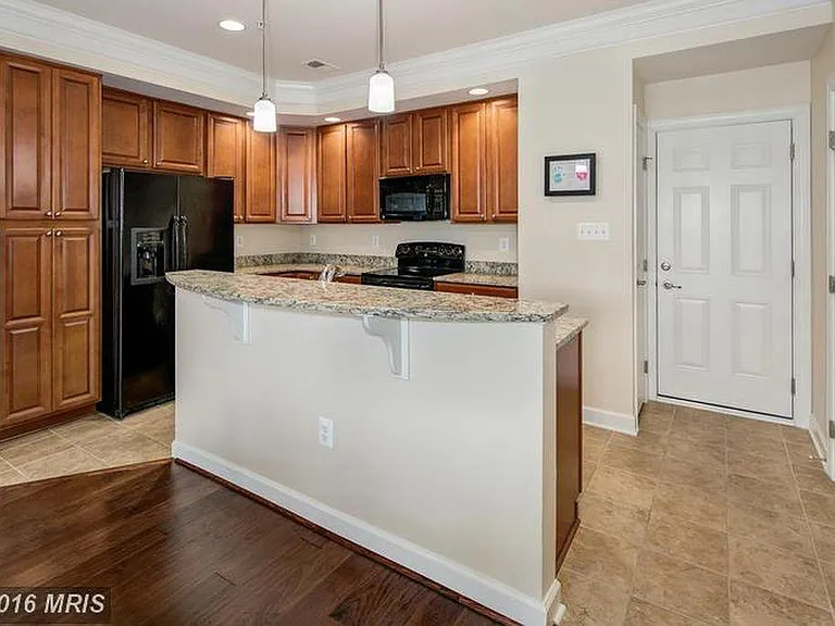 260 Urban Ave #260 — Photo 9