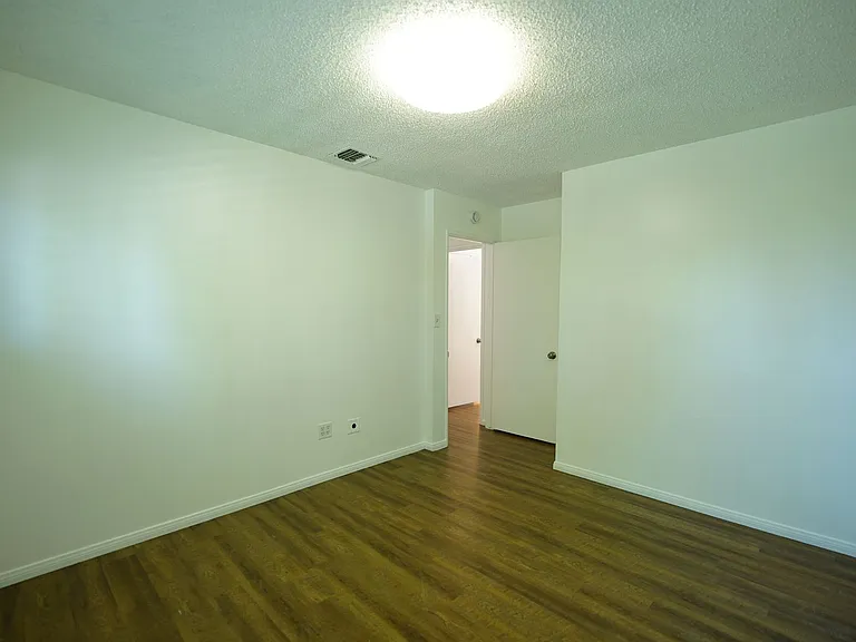 220 Lilac Ct — Photo 30