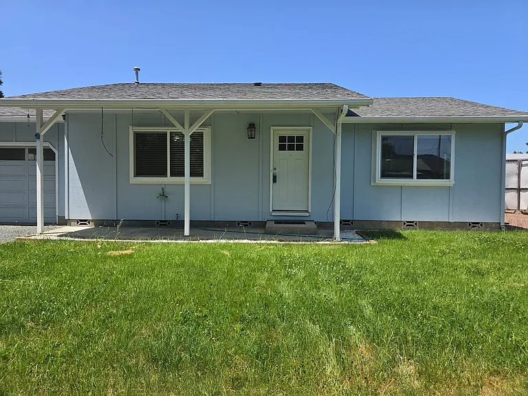 2368 Redwood Ave — Photo 1