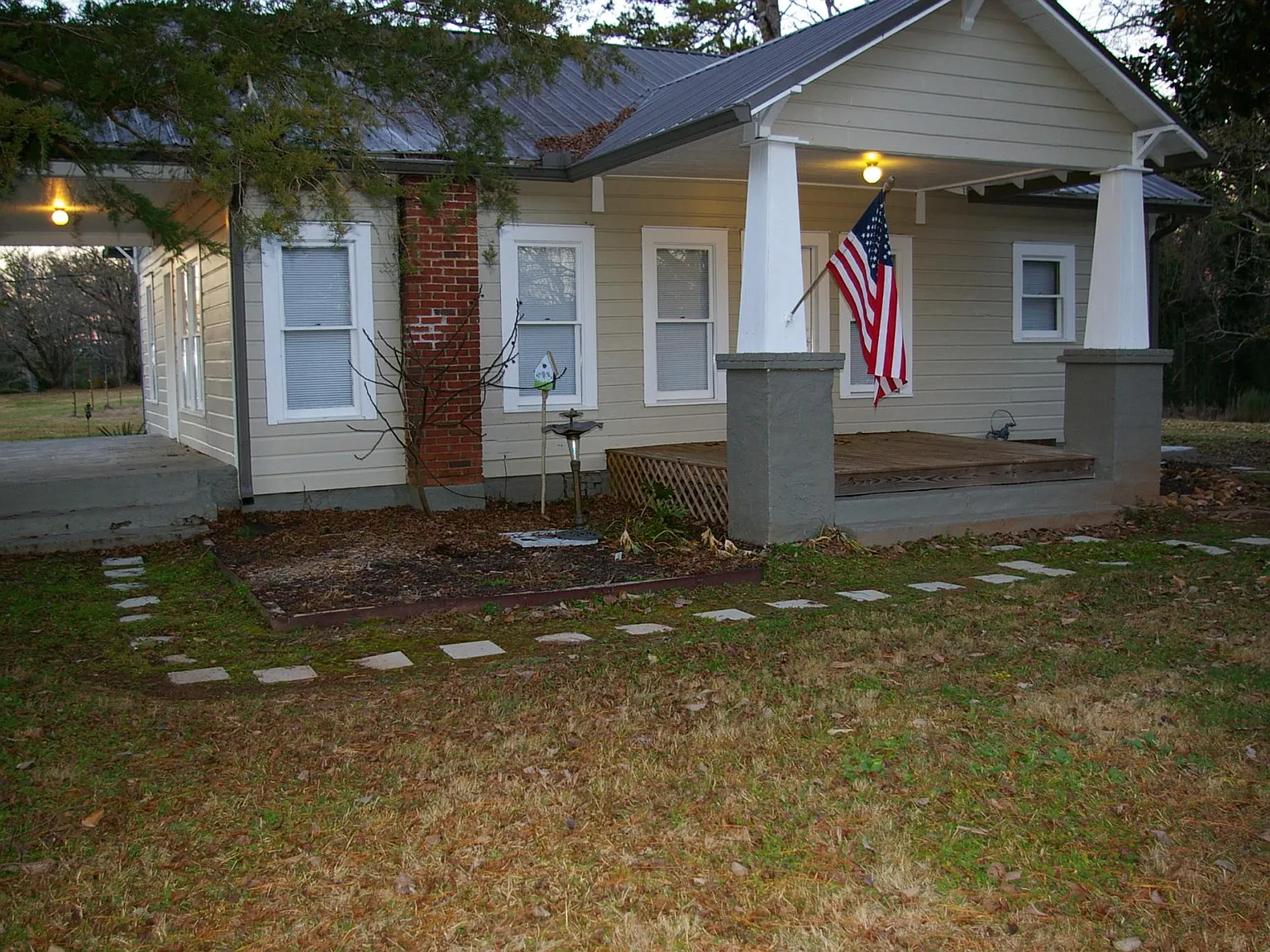 211 E Walnut St — Photo 4