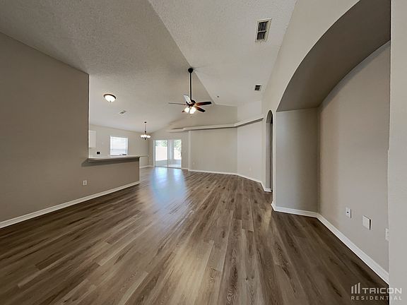 4th image of 3222 Huntwicke Blvd
