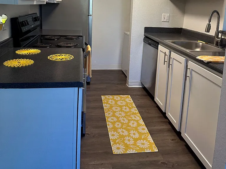 Capri Apartments — Photo 19