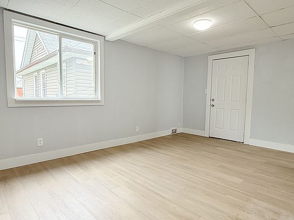 3rd image of 1011 Albert Rd #4