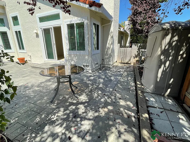 144 Glasgow Ln — Photo 24