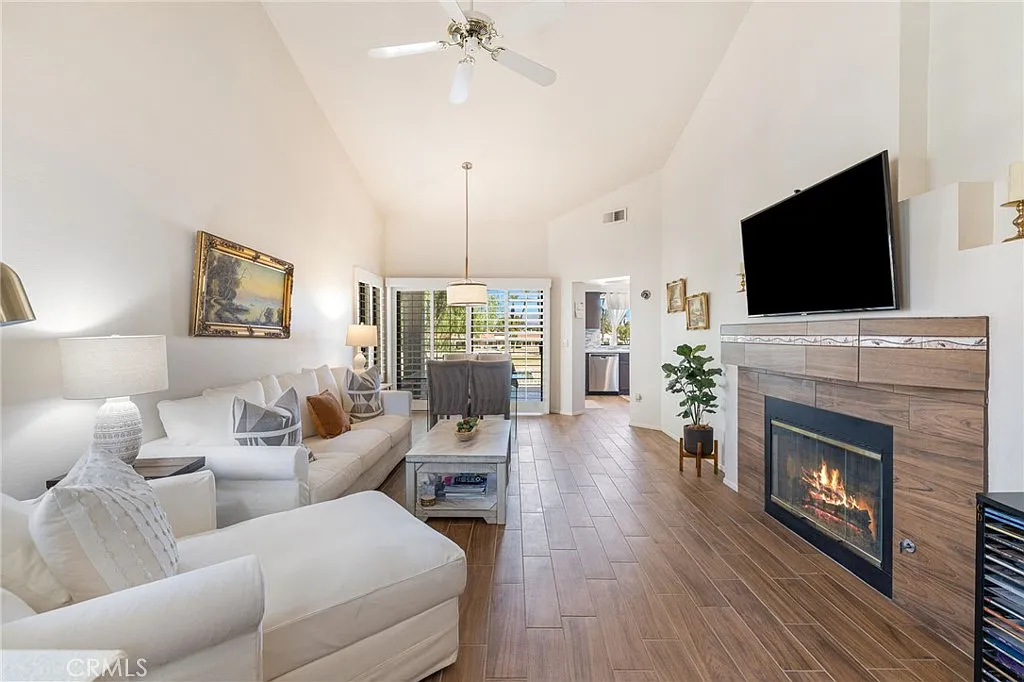 2 bed, 1091 sqft, $2,800 — Photo 1