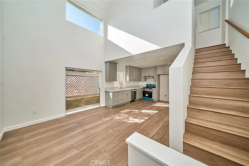 3 bed, 1200 sqft, $3,300 — Photo 4