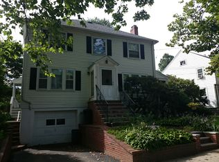 15 Carlson Cir, West Roxbury, MA 02132