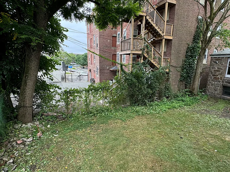 3 Woodbine St #1 — Photo 15