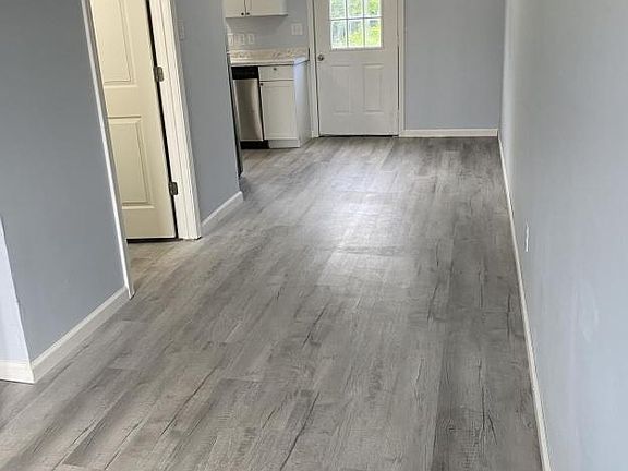 3rd image of 978 Villa Dr #5