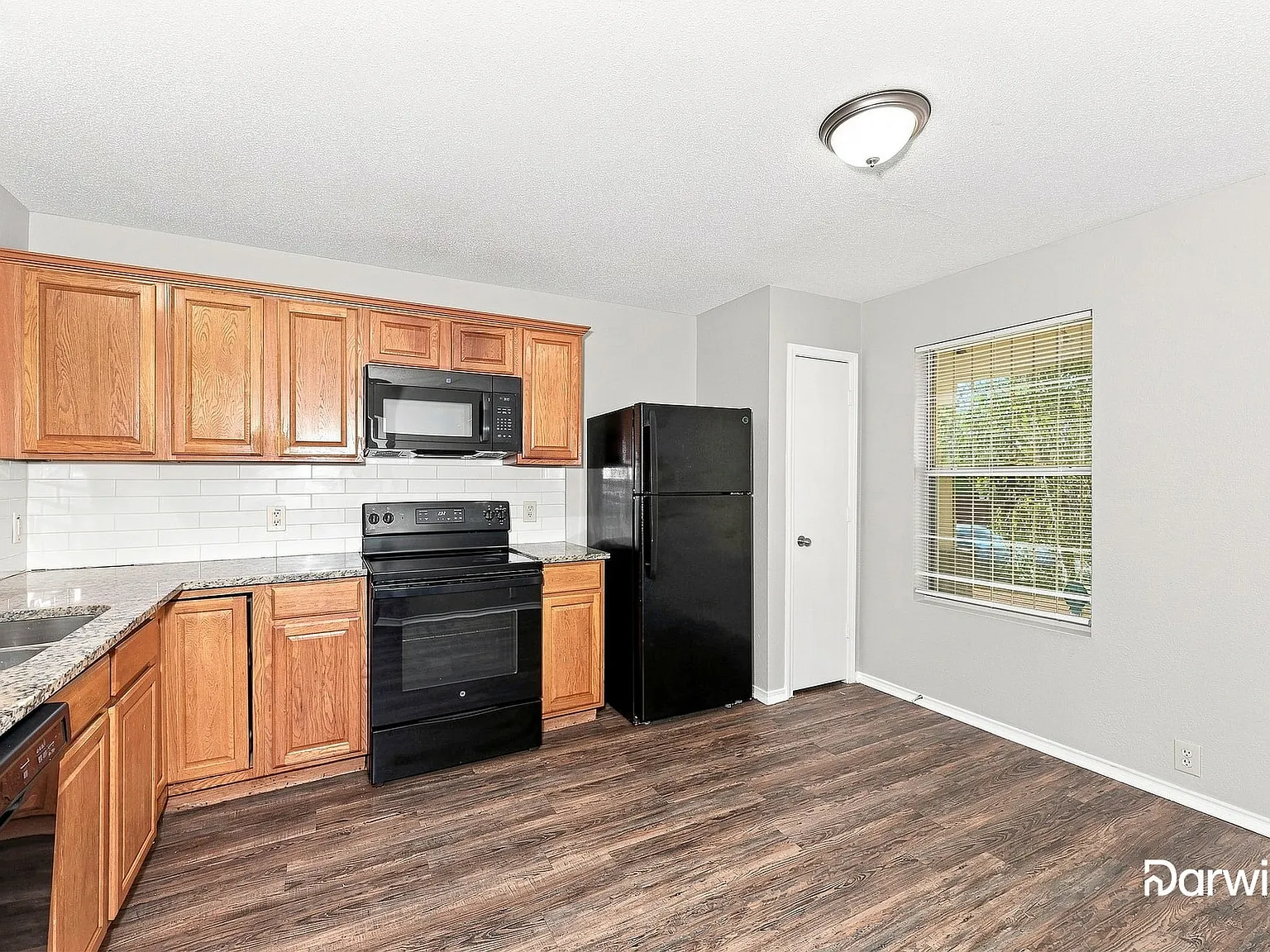 3 bed, 2.5 bath, 1656 sqft, $1,940 — Photo 2
