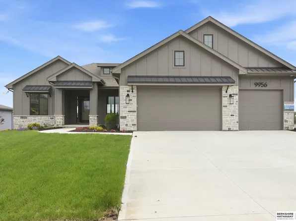 9956 S 118th St, Papillion, NE 68046