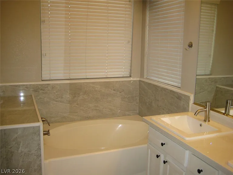 875 Hollandsworth Ave — Photo 14