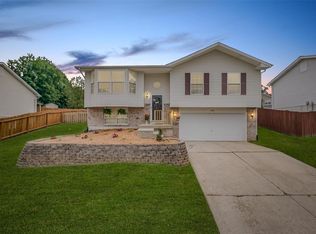 676 Walnut Rdg, Fenton, MO 63026