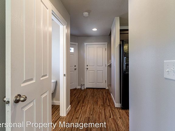 4th image of 7401 NE 56th St