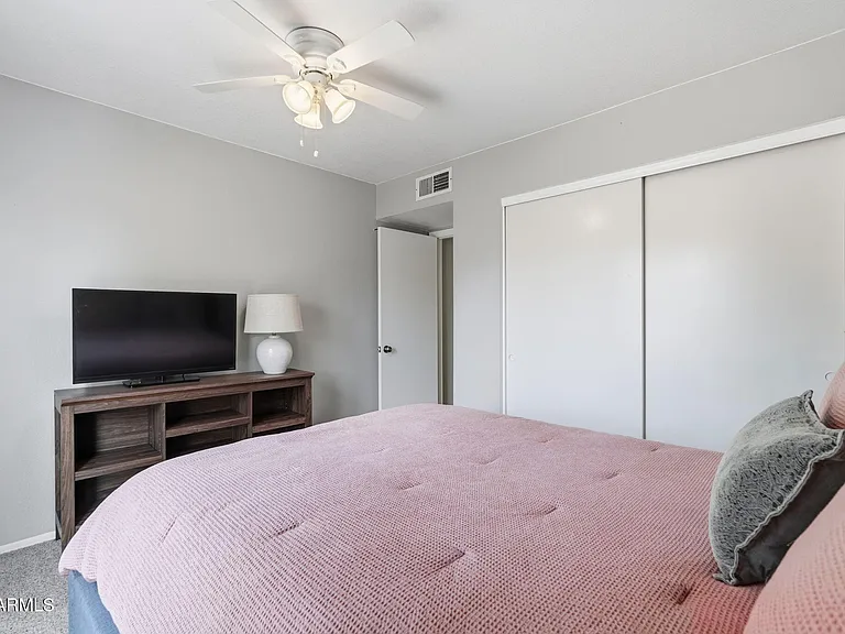 1735 E Stephens Dr — Photo 22