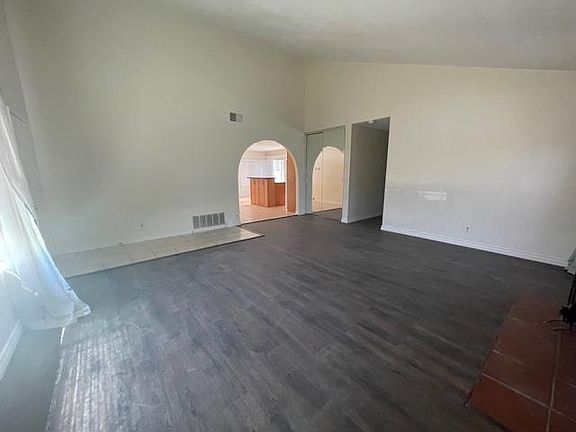 5th image of 310 La Ballen Dr