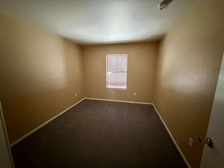 7205 S 39th Dr — Photo 7