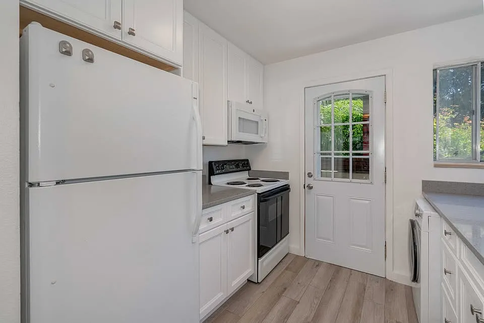 2 bed, 747 sqft, $1,850 — Photo 4