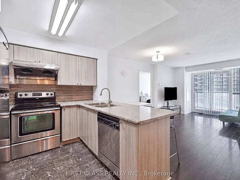 35 Hollywood Ave #1711 — Photo 4