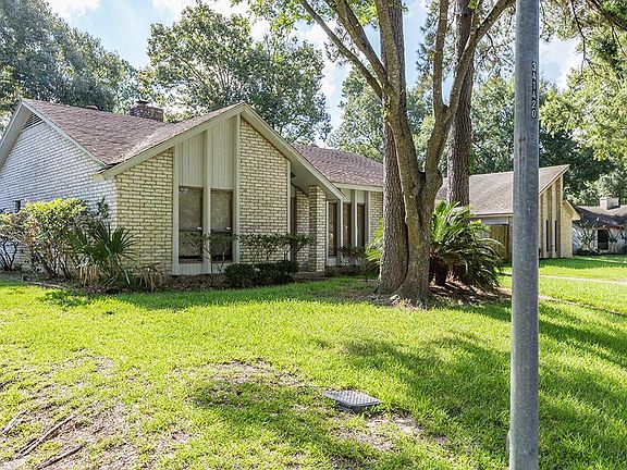 3rd image of 4014 Pecan Knoll Dr