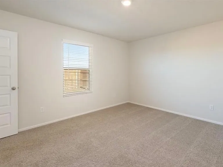 560 Saint Charles Pl — Photo 8