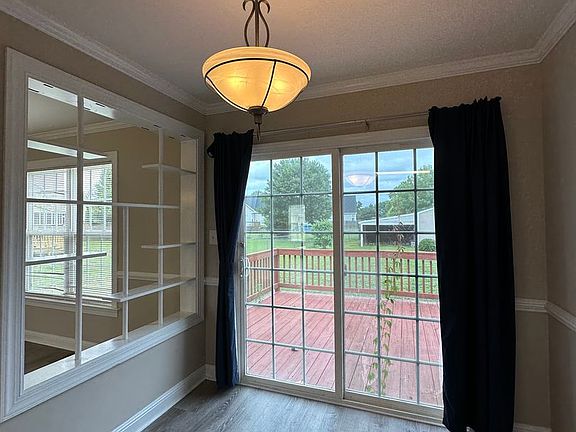 4th image of 403 Heron Dr