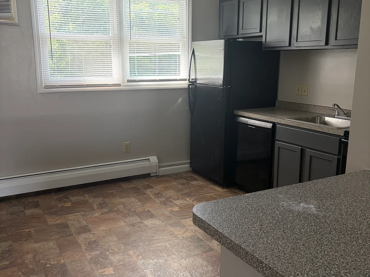 2 bed, 850 sqft, $1,700 — Photo 2