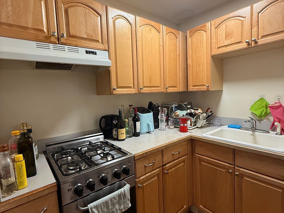 2nd image of 39 Hemenway St #6G