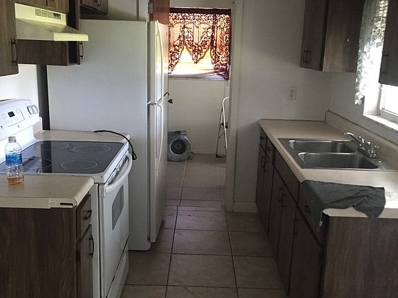 5th image of 1819 Beachwood Dr