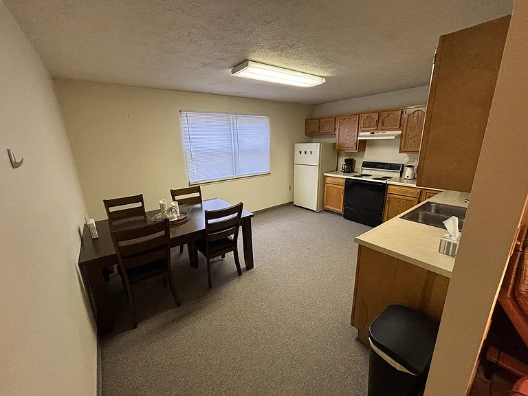 1110 Madison Ave #10 — Photo 2