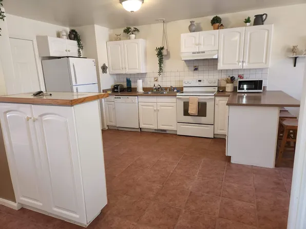 219 W Harmony Dr, Pueblo, CO 81007