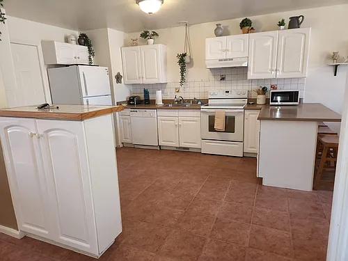 219 W Harmony Dr Photo 1