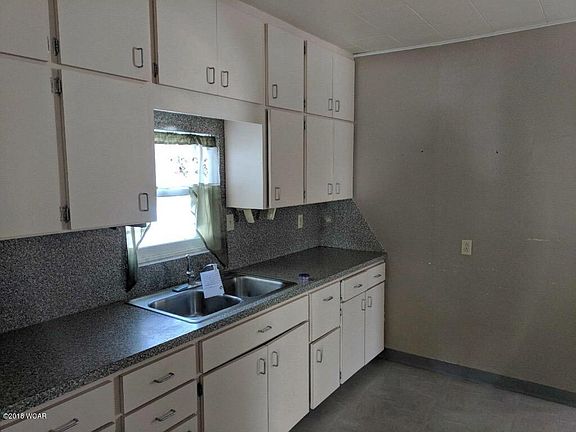 5th image of 304 N 9th St