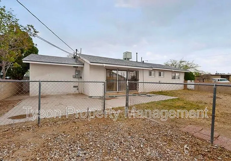 3503 Montclaire Dr NE — Photo 30